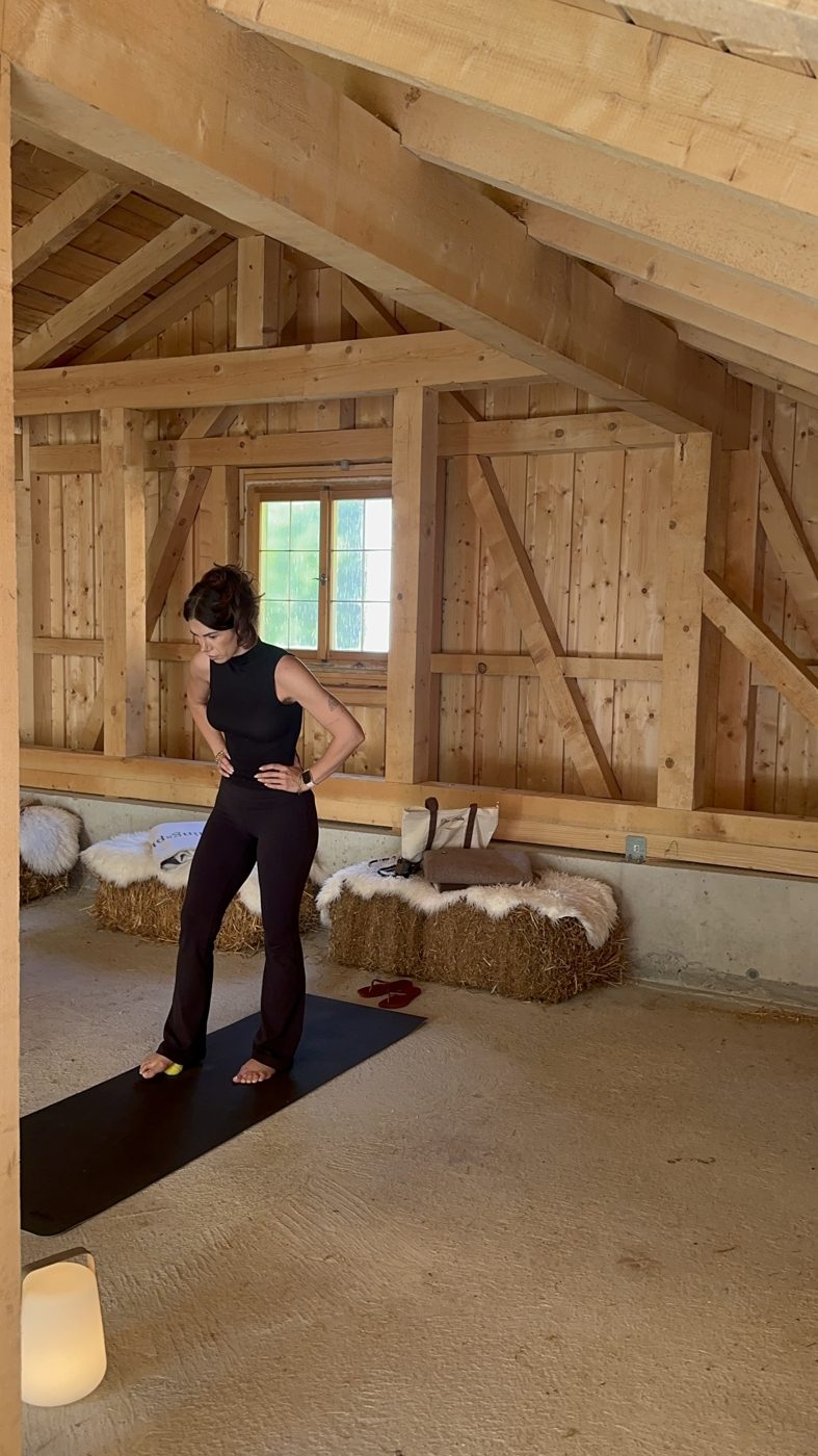 Fascia stretch led by Leonie