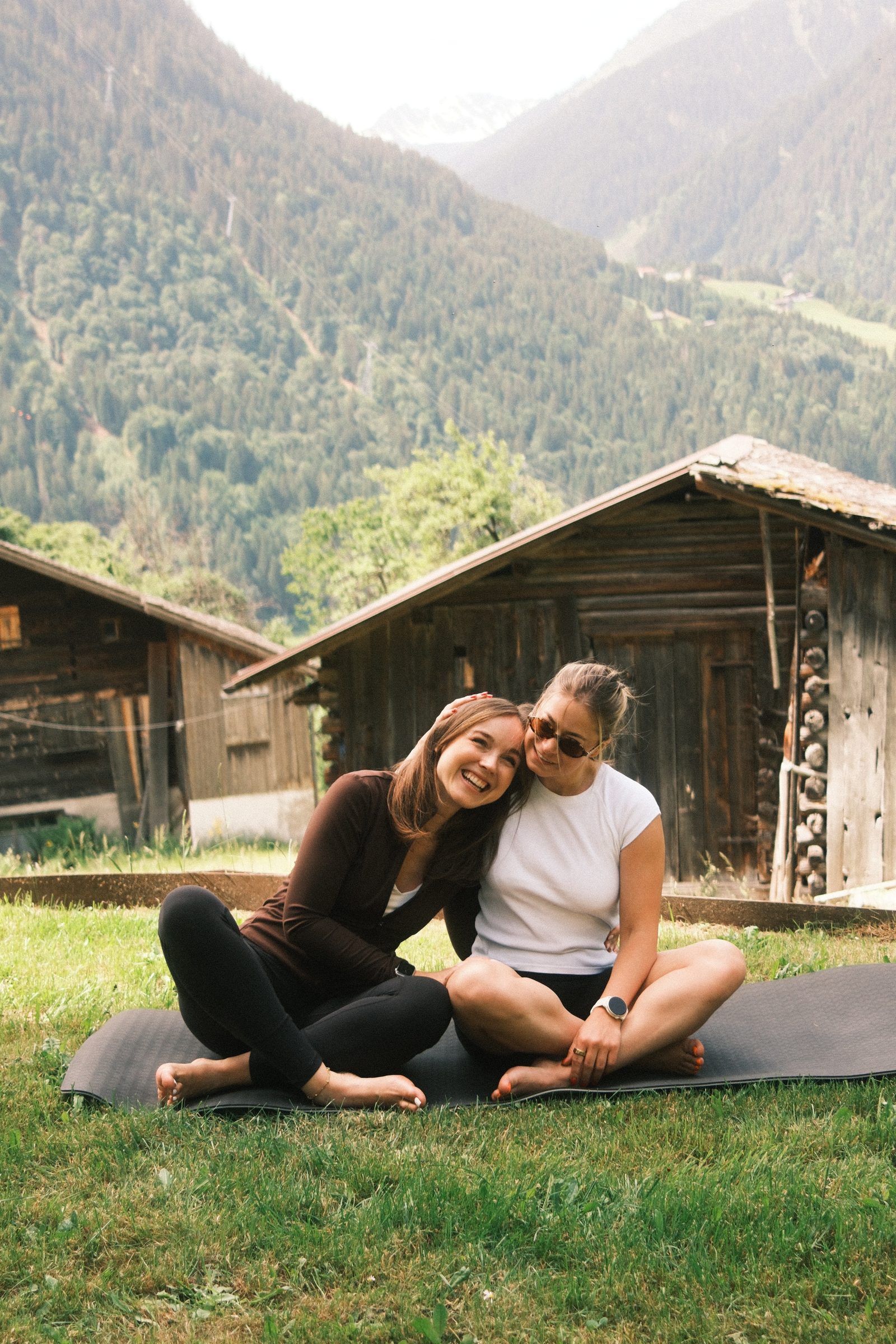 Leonie and Eli, founders of Glow Besties Retreats